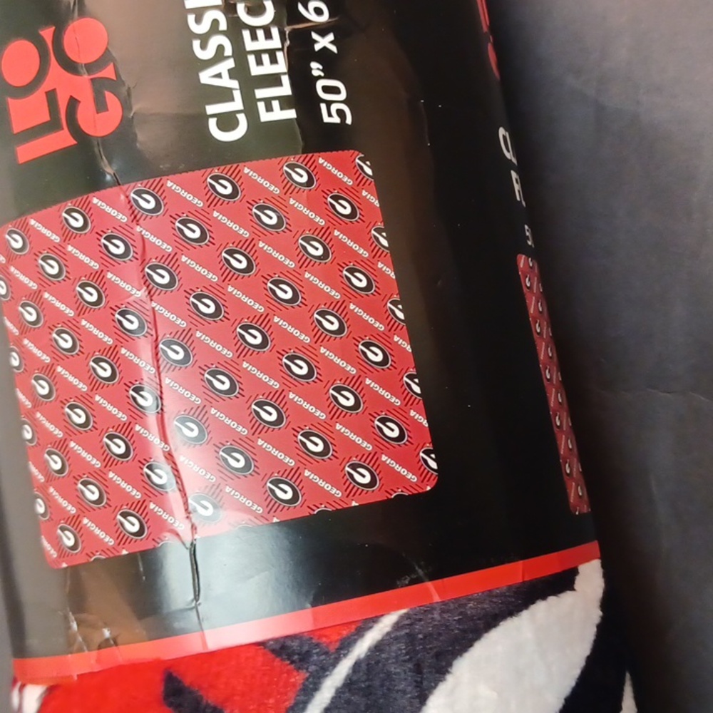 NWT Georgia bulldogs classic fleece throw blanket 50" x 60"